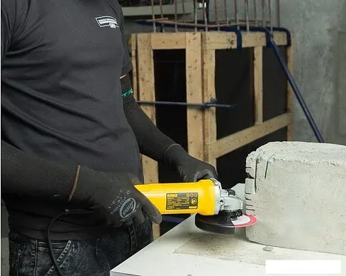 Угловая шлифмашина DeWalt DWE4119