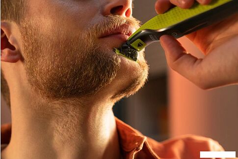 Триммер для бороды и усов Philips OneBlade 360 Face QP2724/23