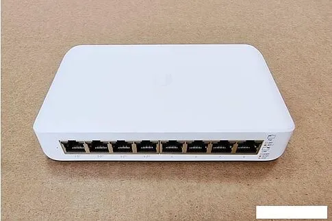 Управляемый коммутатор 2-го уровня Ubiquiti UniFi Switch Lite 8 POE