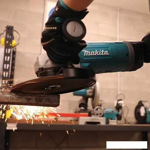 Угловая шлифмашина Makita GA9080FX1