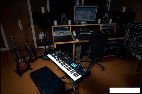 Синтезатор Roland Juno-DS61