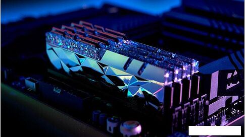 Оперативная память G.Skill Trident Z Royal Elite 2x16GB PC4-28800 F4-3600C16D-32GTESC