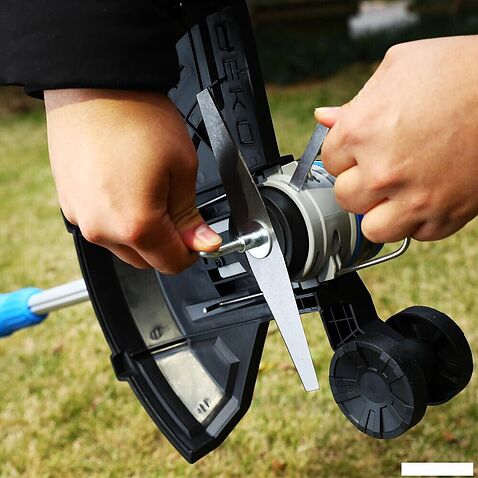 Триммер Deko DKTR20 085-2004 (с 1-им АКБ)