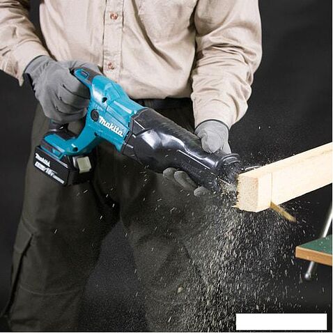 Сабельная пила Makita DJR186Z