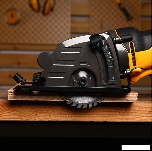 Дисковая (циркулярная) пила Deko CSDK-900 085-1154