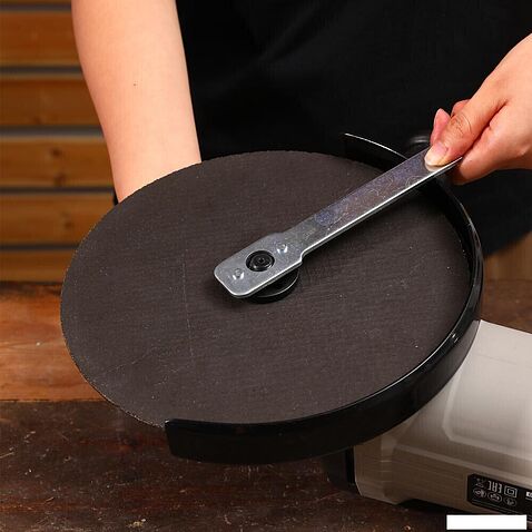 Угловая шлифмашина Deko AGDK-2600W PRO 084-1083