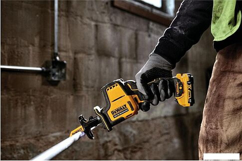 Сабельная пила DeWalt DCS312D2 (с 2-мя АКБ, кейс)