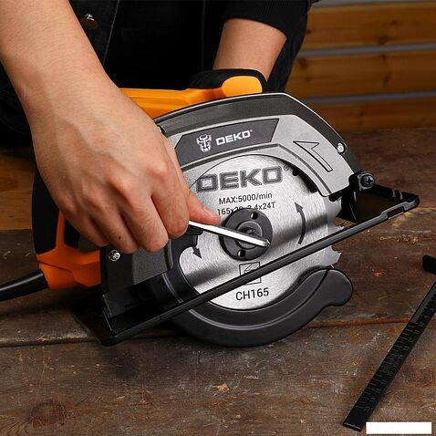 Дисковая (циркулярная) пила Deko DKCS1600 084-1026