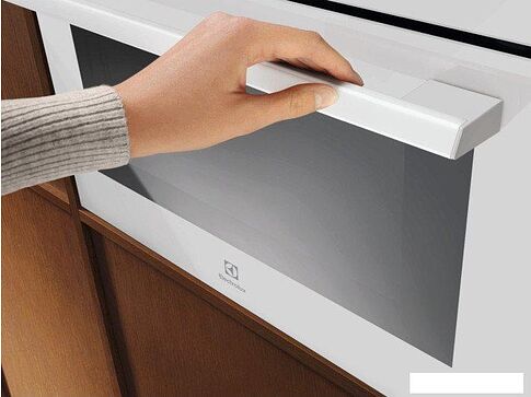 Микроволновая печь Electrolux MealAssist 700 LVM8E08V