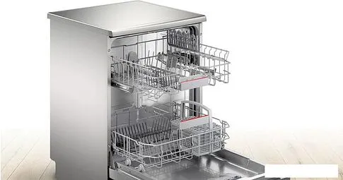 Отдельностоящая посудомоечная машина Bosch Seria 4 SMS4HTI45E
