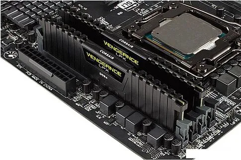Оперативная память Corsair Vengeance LPX 2x16ГБ DDR4 3600 МГц CMK32GX4M2D3600C18