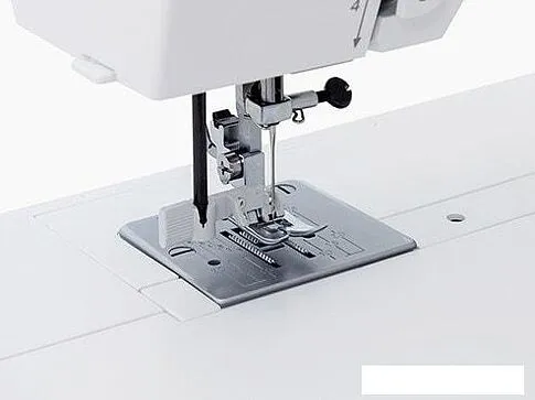Электромеханическая швейная машина Janome 1522DG