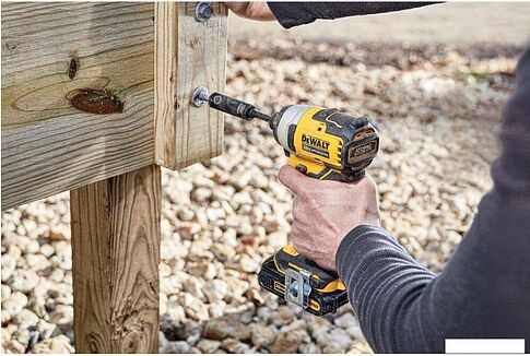 Винтоверт DeWalt DCF809D2T (с 2-мя АКБ, кейс)