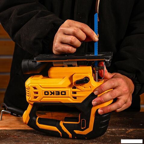 Электролобзик Deko DKJS1050E Laser 084-1025