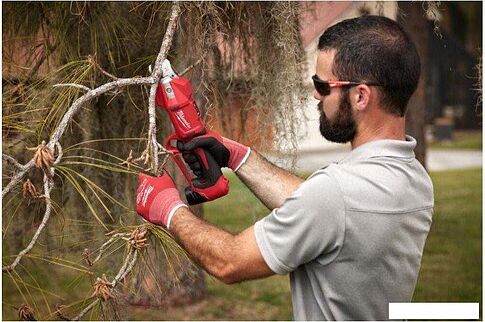 Секатор Milwaukee M12BLPRS-202 4933480115 (с 2-мя АКБ)