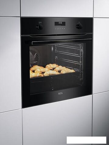 Электрический духовой шкаф AEG BCE558370B
