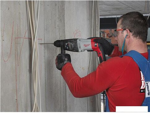 Перфоратор Milwaukee PH 28 4933396396