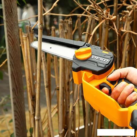 Аккумуляторная пила Deko DKCHS 20-6 (с 2-мя АКБ, кейс, инструмент)