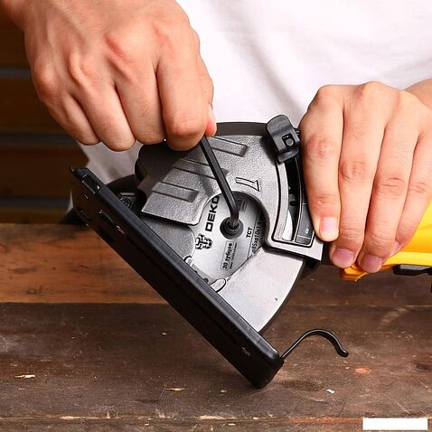 Дисковая погружная  Deko CS1050-D 083-1103 (кейс)