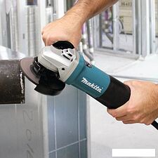 Угловая шлифмашина Makita 9565PCV