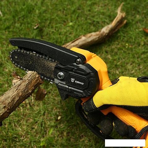 Аккумуляторная пила Deko DKCHS 20-4 Set 063-4308 (с 2-мя АКБ)