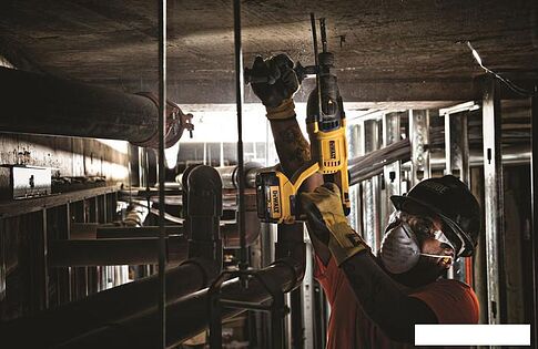 Перфоратор DeWalt DCH133N