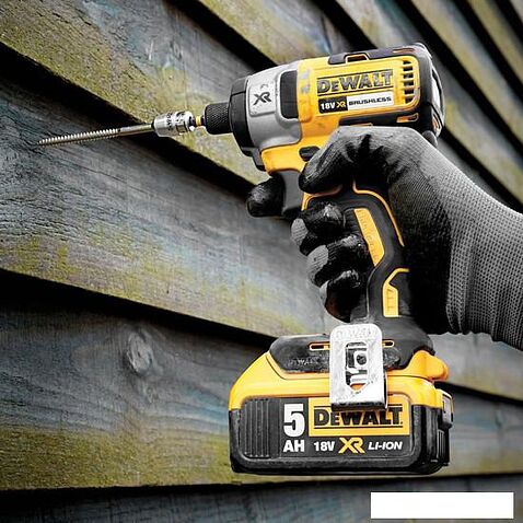 Винтоверт DeWalt DCF887D2-QW (c 2-мя АКБ, кейс)