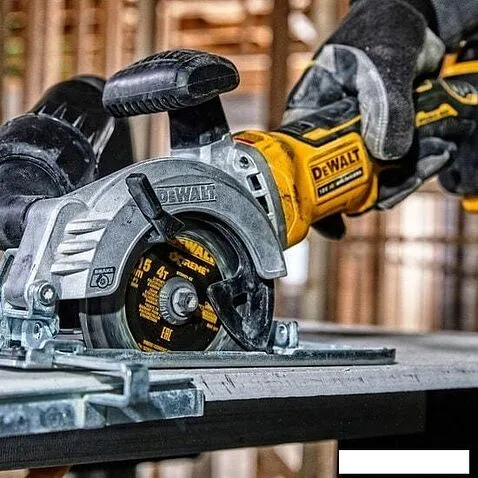 Дисковая (циркулярная) пила DeWalt DCS571N-XJ (без АКБ)