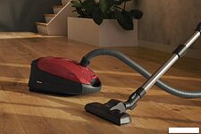 Пылесос Miele Classic C1 SBAF5 (красный)