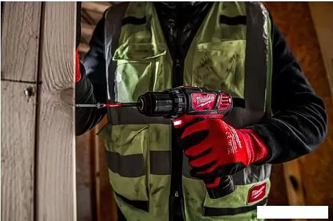 Дрель-шуруповерт Milwaukee M12 BDD-201C 4933479439 (с 1-м АКБ, кейс)