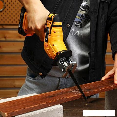 Сабельная пила Deko DKRS20-Li 063-4311 (с 2-мя АКБ, кейс)