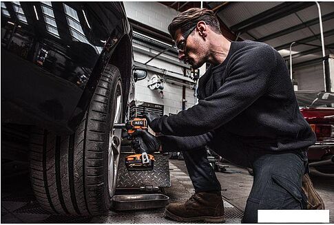 Гайковерт AEG Powertools BSS 18S12BL2-0 4935480060 (без АКБ)