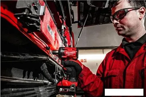 Гайковерт Milwaukee M18 FIW2F12-502X 4933478444 (с 2-мя АКБ, кейс)