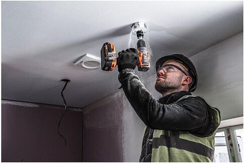 Дрель-шуруповерт AEG Powertools BS18SBL2-202C 4935480056 (с 2-мя АКБ, кейс)