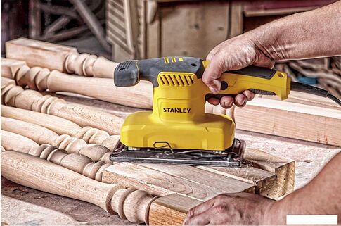 Виброшлифмашина Stanley SS28-RU