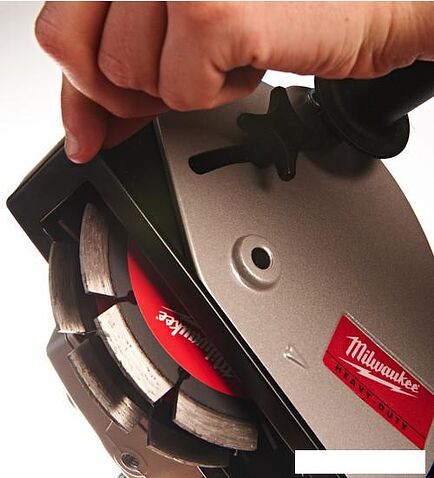 Штроборез Milwaukee WCE 30 [4933383855]