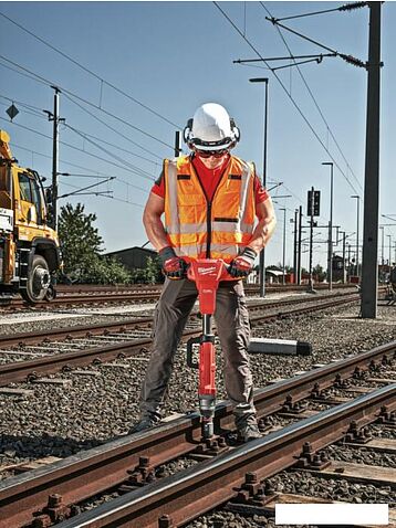 Гайковерт Milwaukee M18 FUEL M18FHIWF1R-122C 4933493141 (с 2-мя АКБ, кейс)