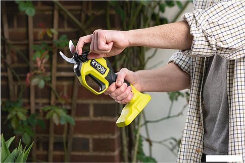 Секатор Ryobi RY18SCXA-0 (без АКБ)