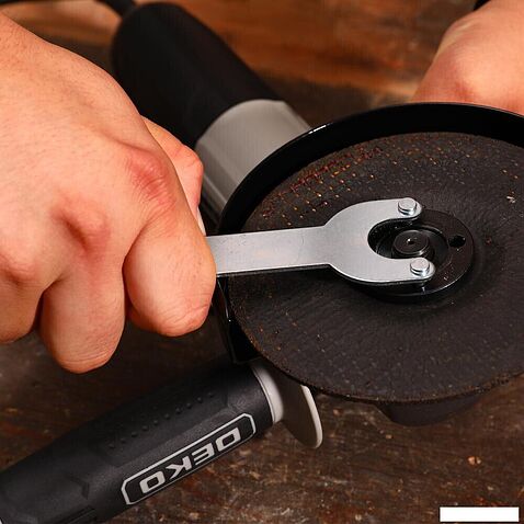 Угловая шлифмашина Deko AGDK-1000W PRO 084-1076