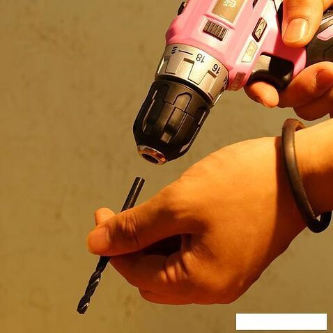 Дрель-шуруповерт Deko GCD12DU3 PINK SET2 063-4171 (с 1-им АКБ, набор оснастки)