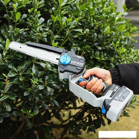 Аккумуляторная пила Deko DKCHS 20V 063-4483 (с 2-мя АКБ, кейс)