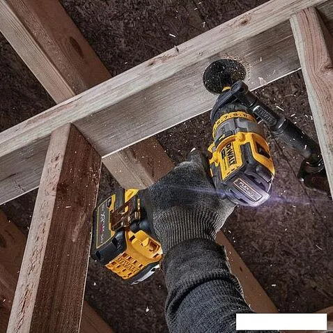 Ударная дрель-шуруповерт DeWalt DCD999NT (без АКБ, кейс)