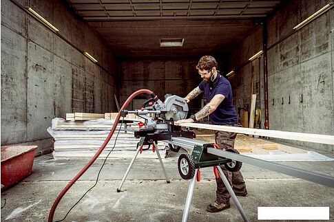 Торцовочная пила Metabo KGS 305 M 613305000