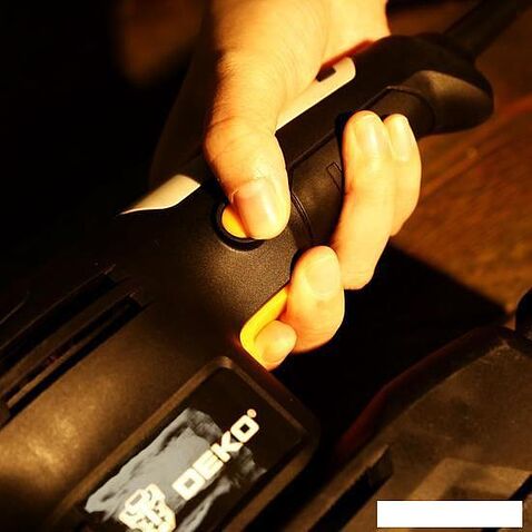 Виброшлифмашина Deko DKS250