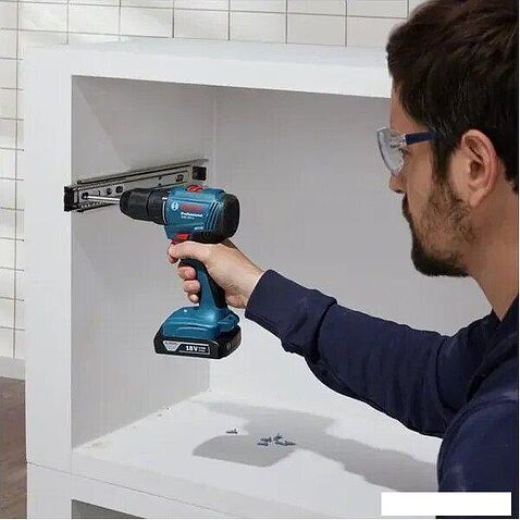 Дрель-шуруповерт Bosch GSR 185-LI Professional 06019K3080 (с 2-мя АКБ, кейс)