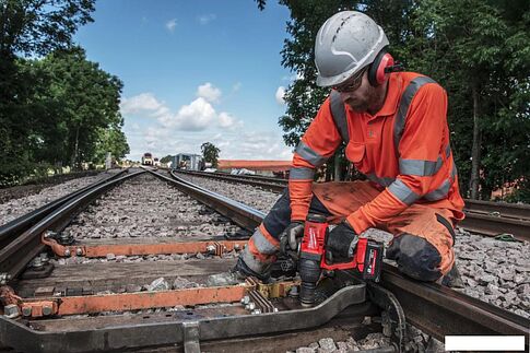 Гайковерт Milwaukee M18 ONEFHIWF1-802X 4933499254 (с 2-мя АКБ, кейс)