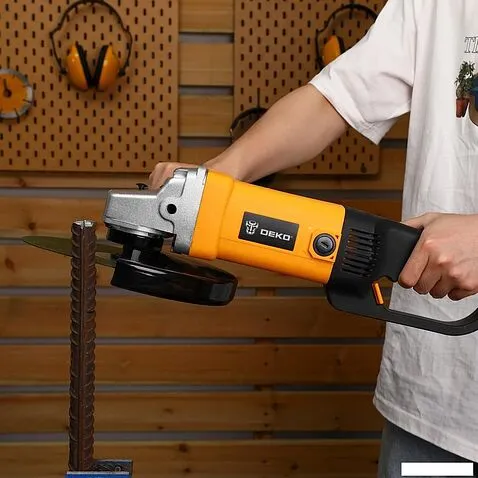 Угловая шлифмашина Deko AG2400DK 083-1030