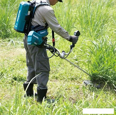 Триммер Makita UR101CZ (без АКБ)