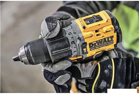 Ударная дрель-шуруповерт DeWalt DCD805NT (без АКБ, кейс)