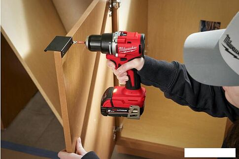 Дрель-шуруповерт Milwaukee M18 M18BLDDRC-402C 4933492834 (с 2-мя АКБ 4 Ач, кейс)